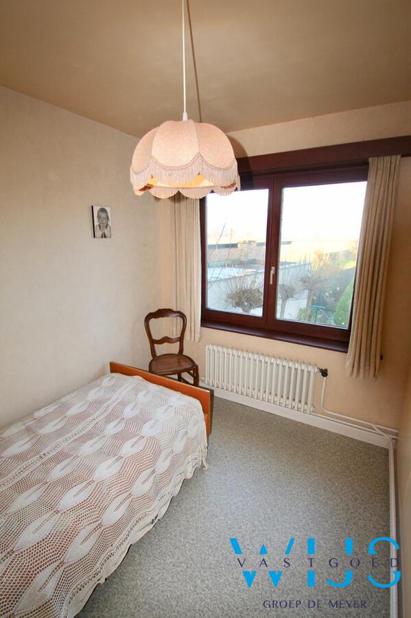 Zeer degelijk woonhuis op een ruim rustig perceel te Bassevelde ! 