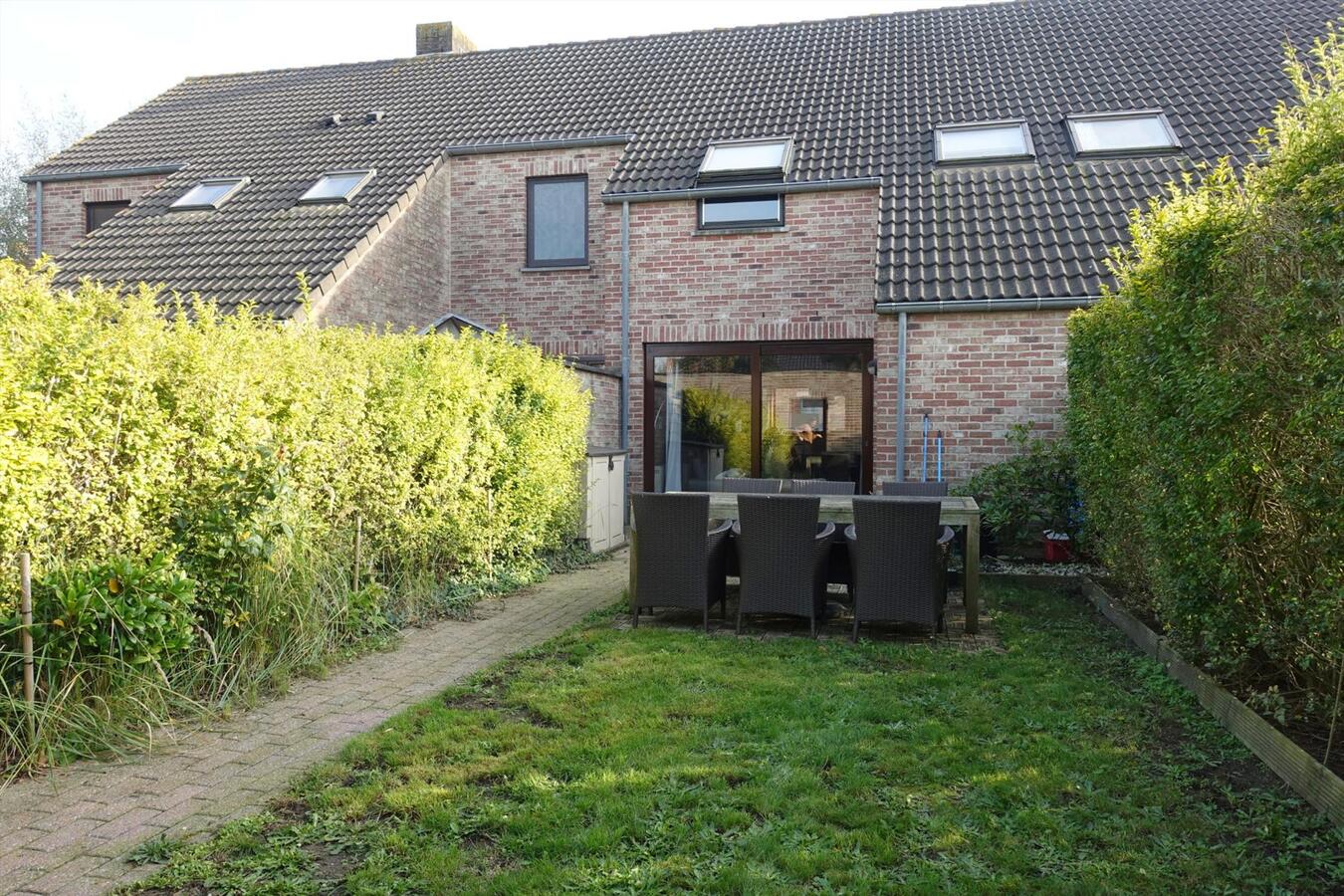 Gezellige rijwoning met tuin en een dubbele garage 