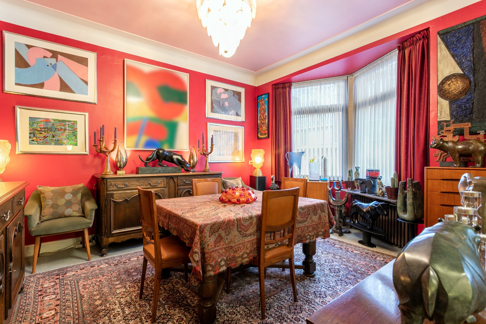 Karaktervol appartement met 2-3 slpk nabij het Brugmannplein. 