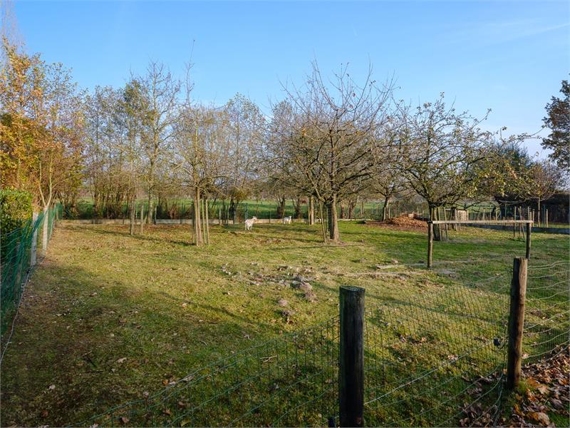 Villa-landhuis met prachtig zicht op uitgestrekte achterliggende velden 