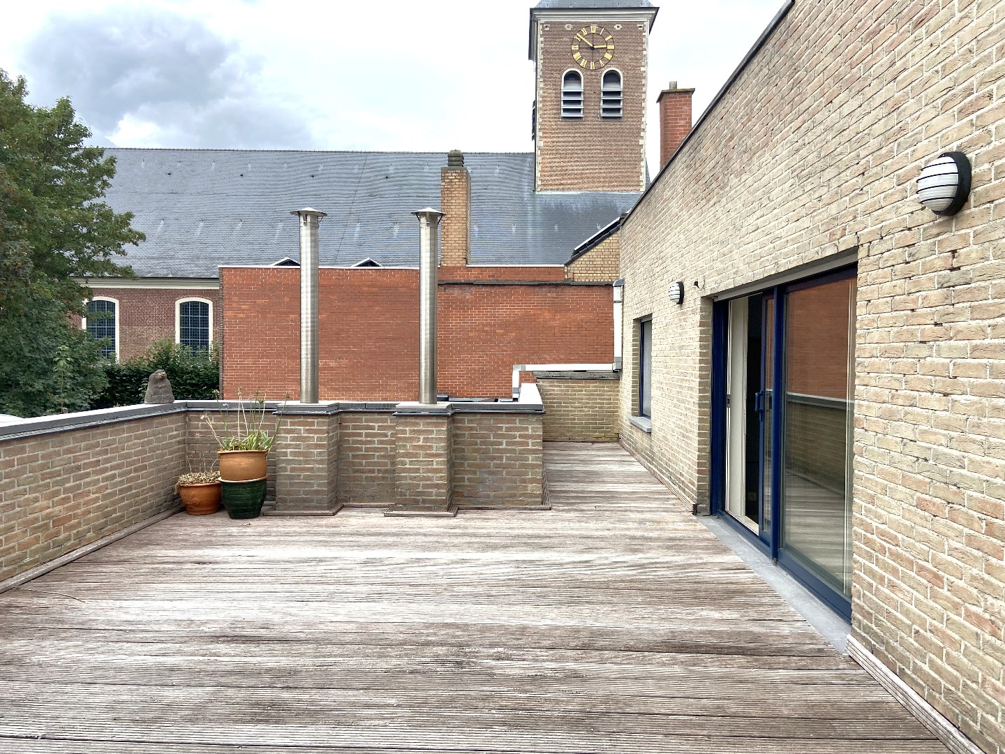 Instapklaar en ruim appartement met zonnig terras in hartje Wakken! 