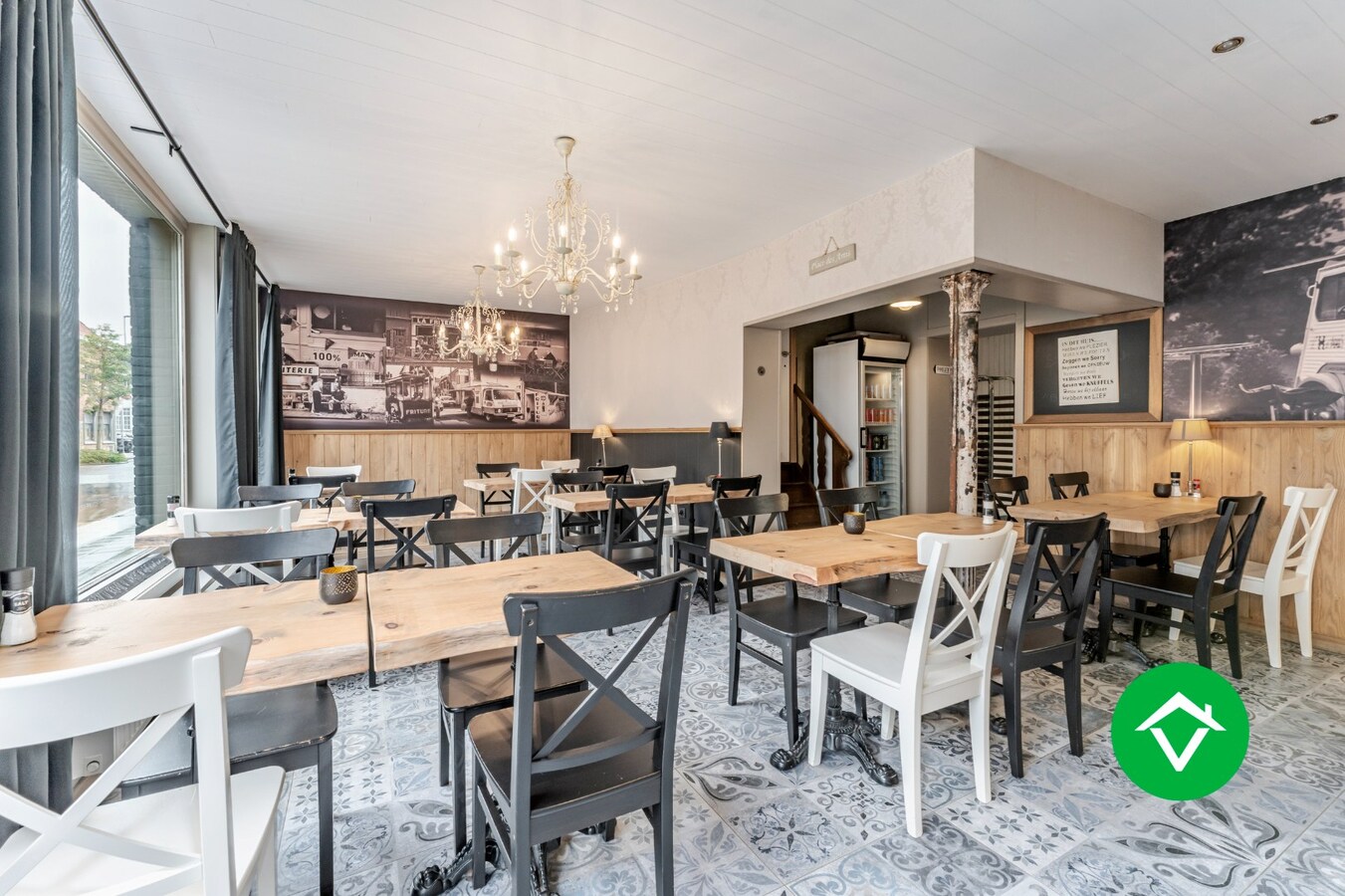 Handelswoning met goeddraaiende frituur te koop in centrum Eernegem 