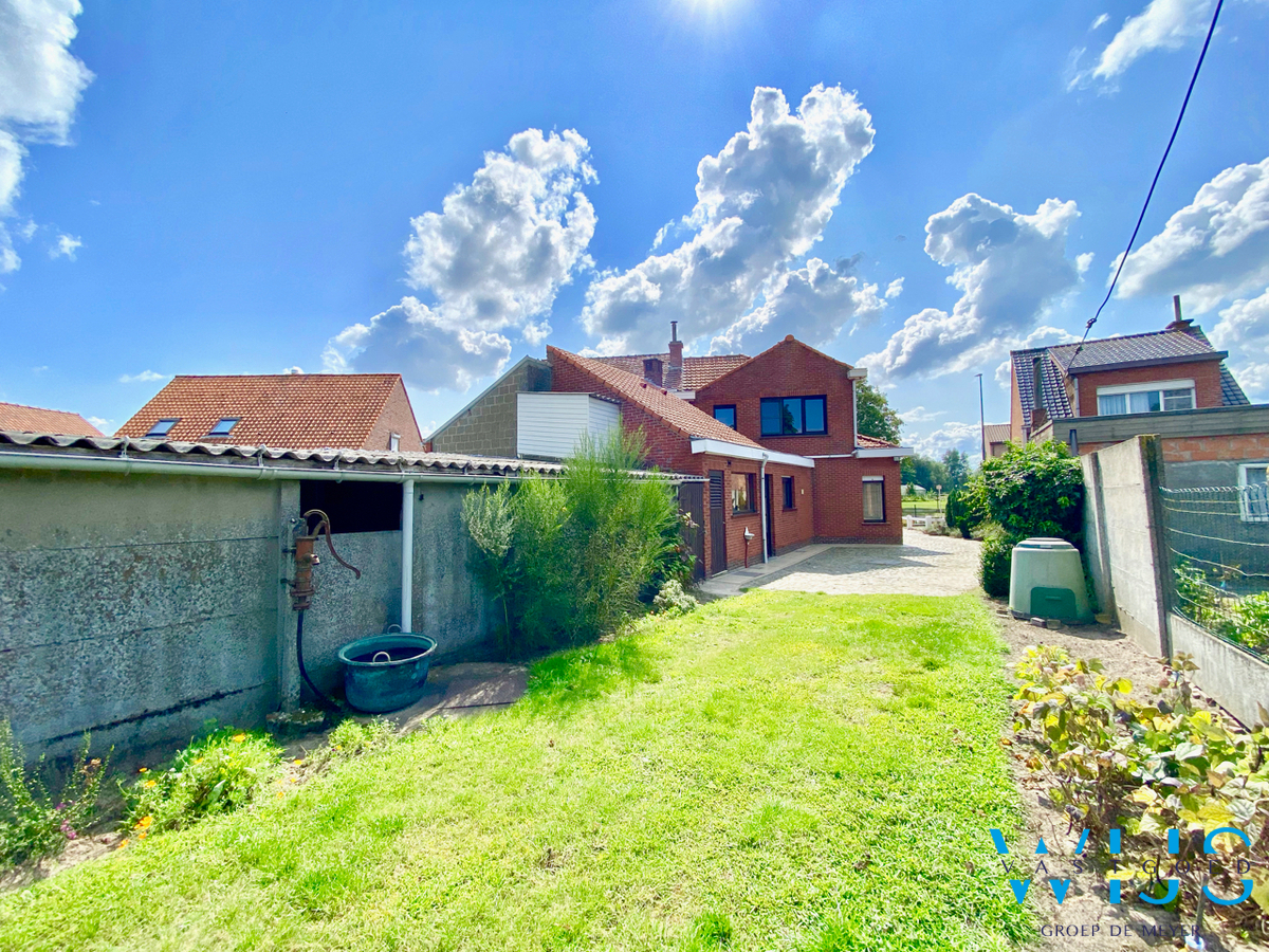 Op te frissen gezinswoning met 3 slaapkamers &amp; tuin te ERTVELDE! 