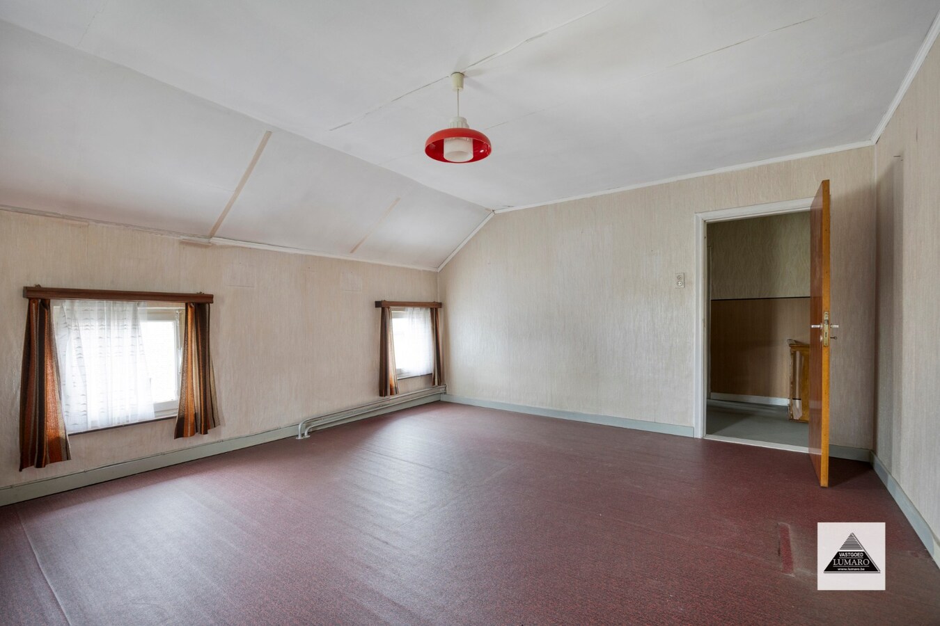 Te renoveren langgevel-hoeve op 3.536 m² in Maasdorp Boorsem 