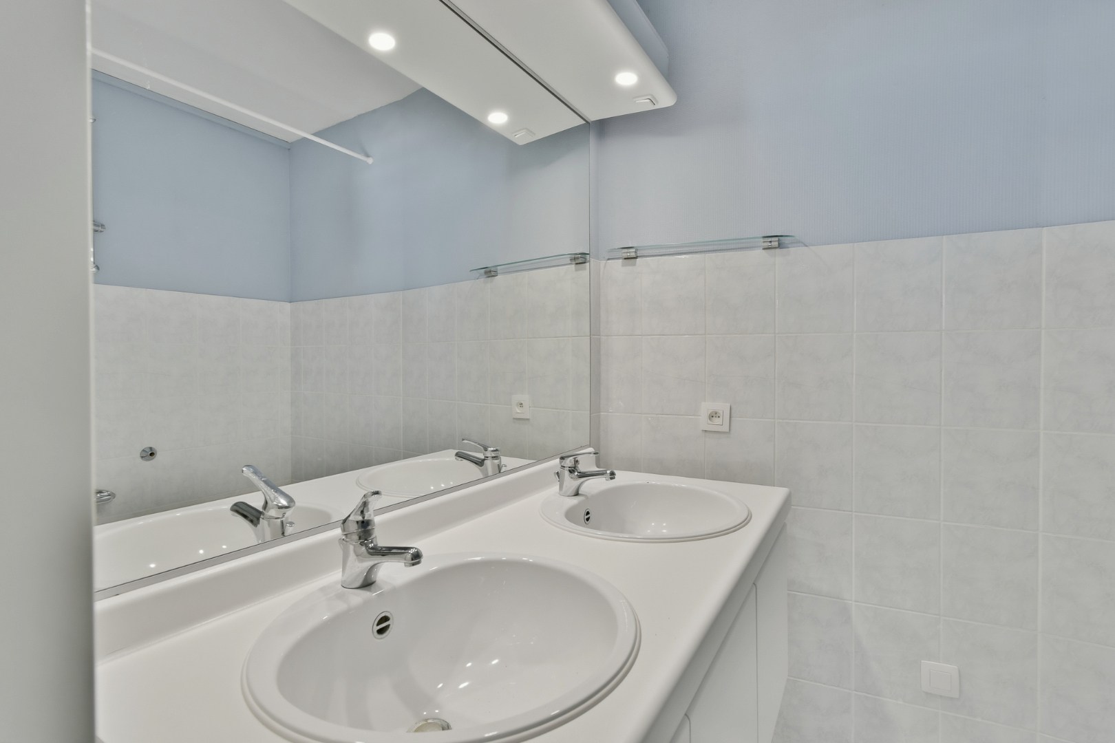 Lichtrijk twee slaapkamer appartement met terras te huur in Oostende! 