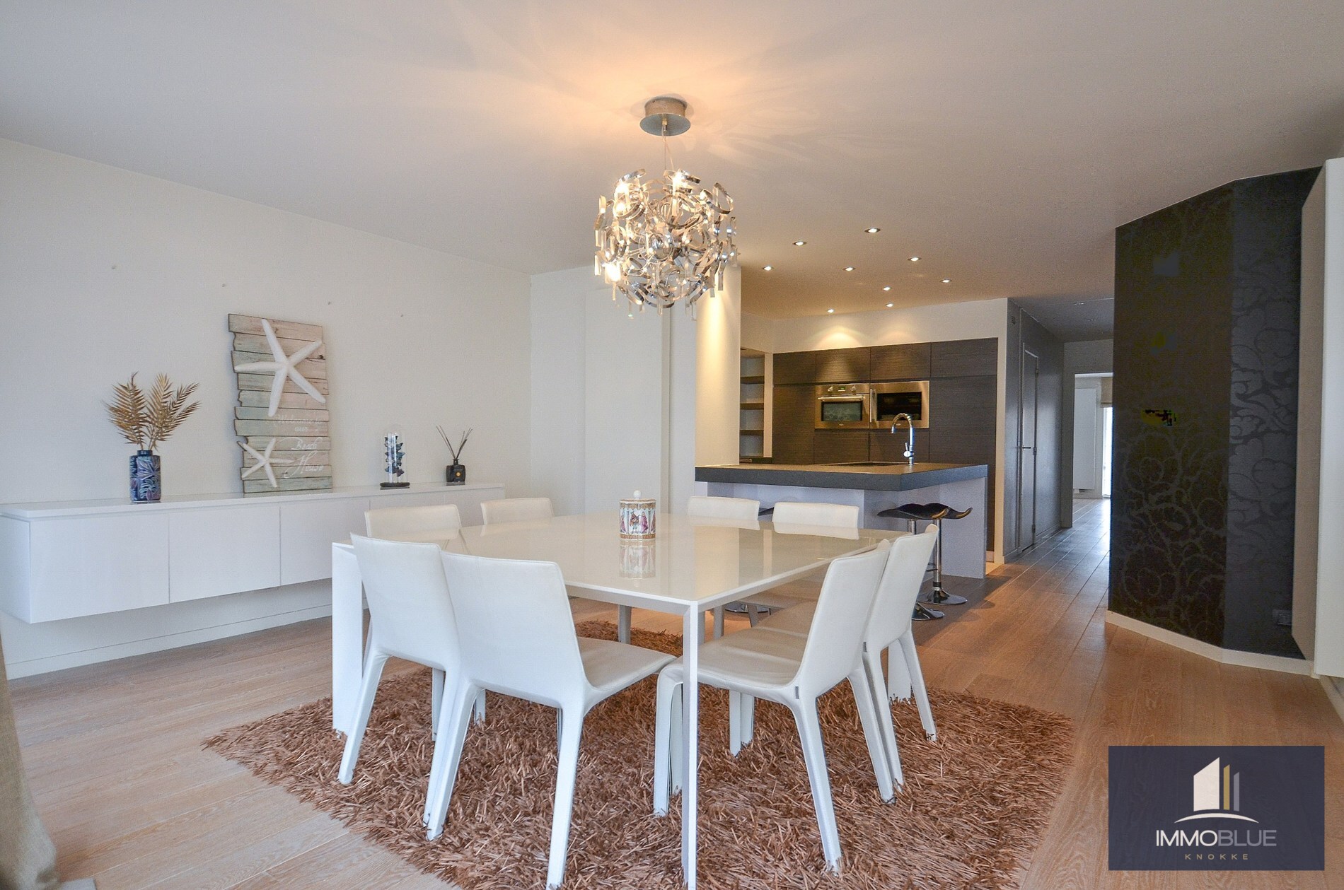 Topaanbieding – Uitzonderlijk ruim appartement gelegen in een stijlvolle residentie. 