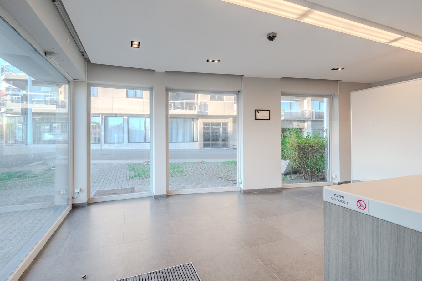 Standingvol handelspand op topligging in Nieuwpoort-Bad 