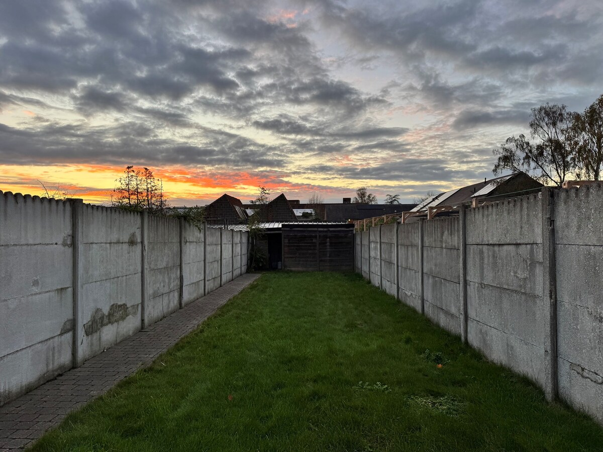 Instapklare woning met 3 slaapkamers en tuin te Roeselare 