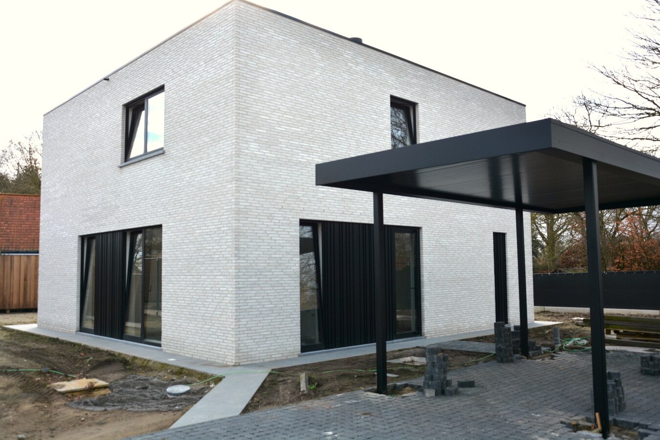 Nieuwbouwwoning met 4 slaapkamers op een uitstekende ligging in centrum Jabbeke 