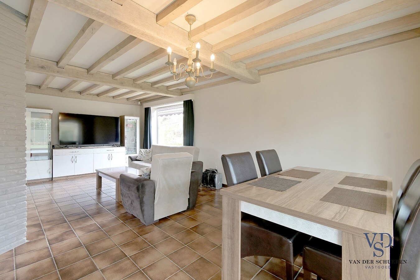 Tijdloze villa in residentiële wijk te Nazareth. 