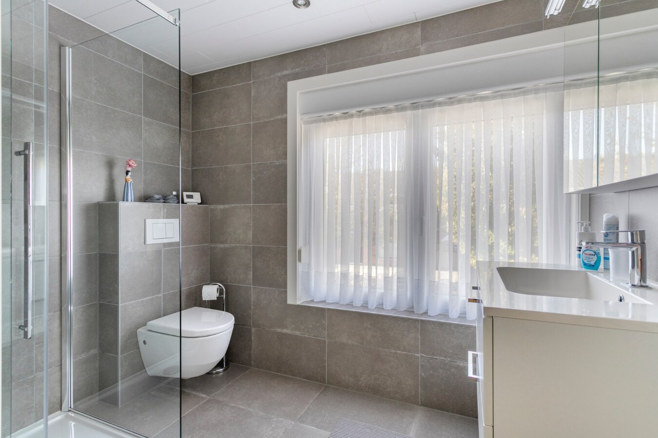 Verzorgde woning met 3 slaapkamers op een perceel van 855 m2 