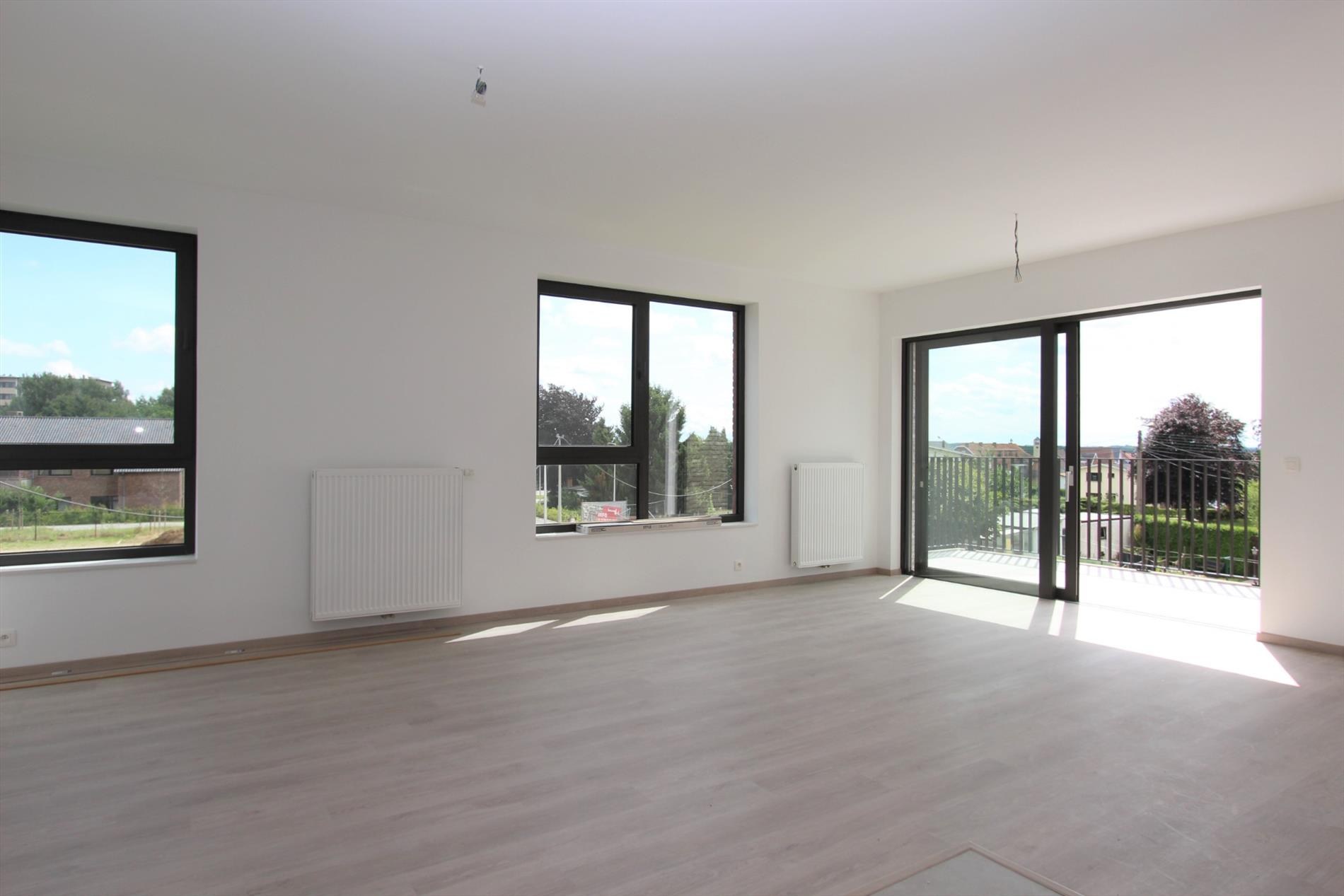 woonkamer met veel lichtinval