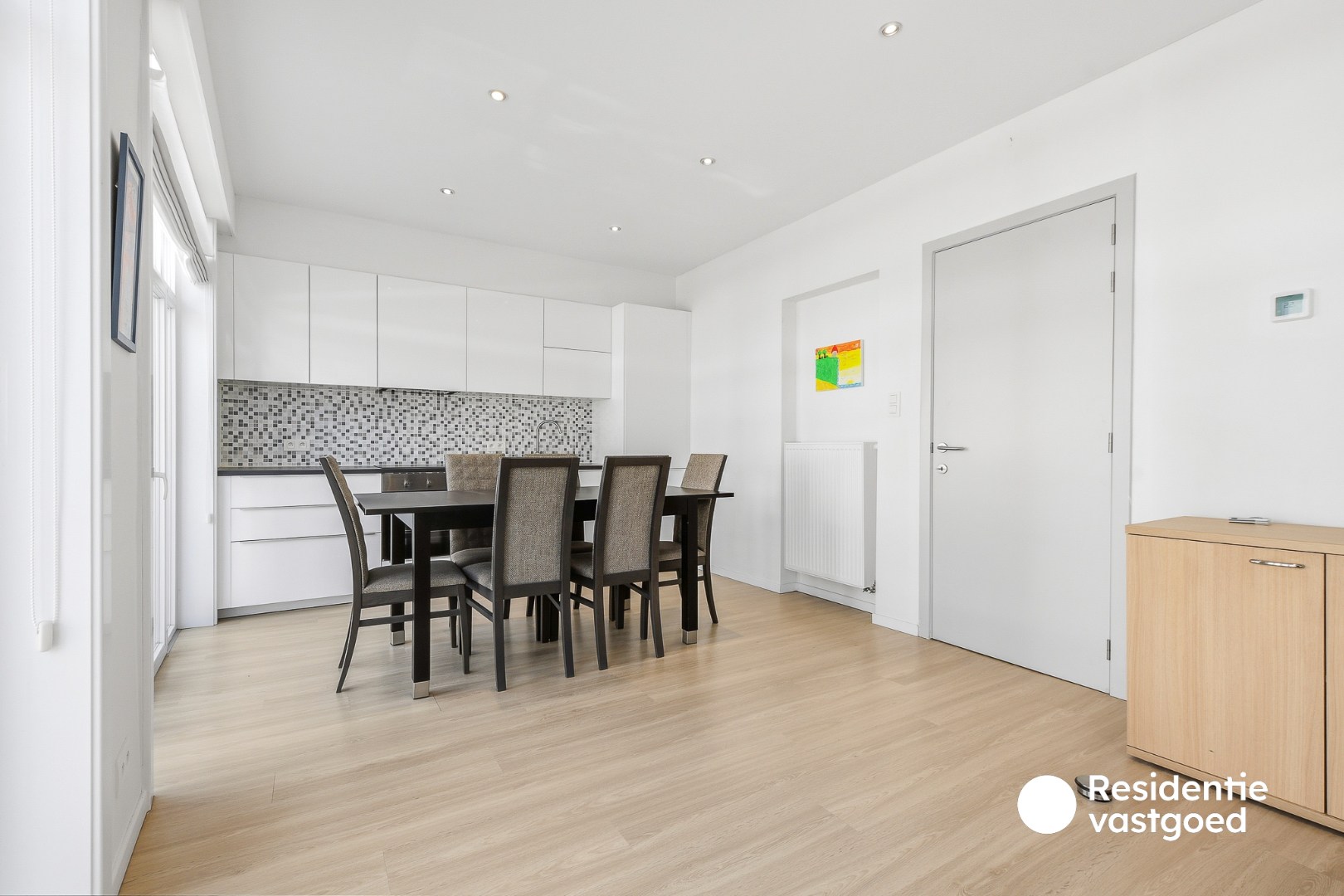 Instapklaar gerenoveerd 2-slaapkamerappartement in het centrum van Wenduine 