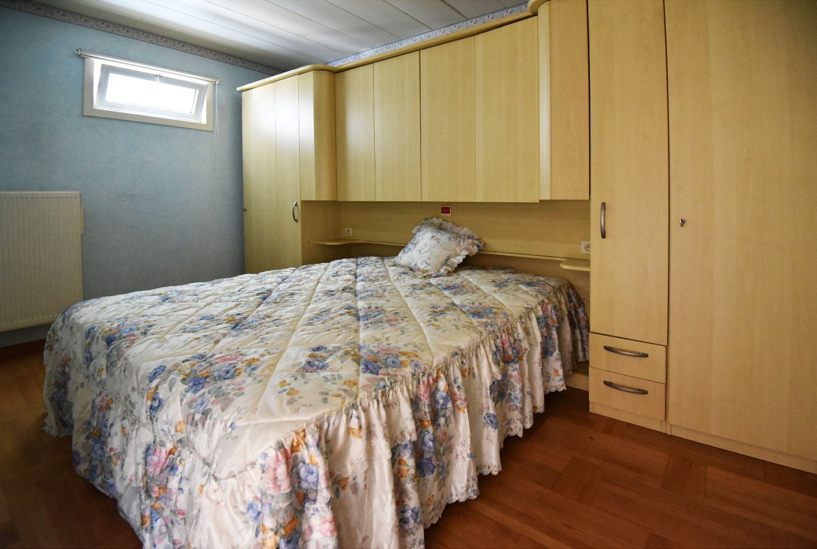 Ruime serviceflat (80m²) met 2 slpks,  2 terrassen en ruime garage (21m²) te Maldegem 