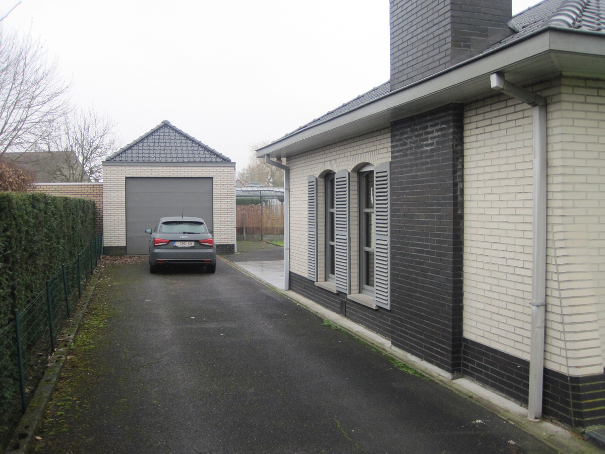 Stijlvolle en degelijke bungalow. Unieke ligging. 