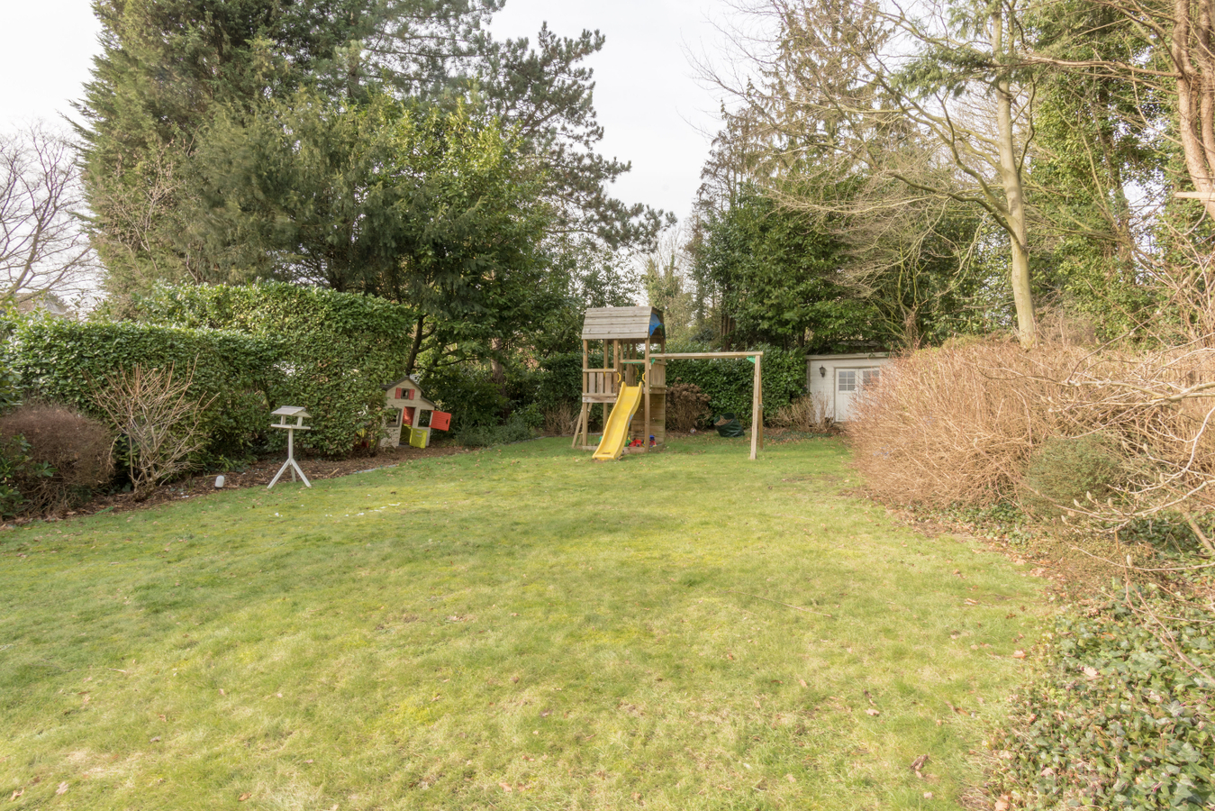 Ruime gezinswoning met verwarmd buitenzwembad 