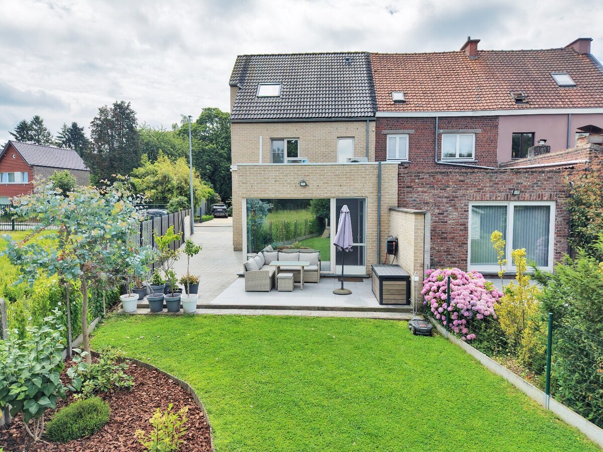 Recente, tiptop afgewerkte HOB op goede ligging te Erembodegem 