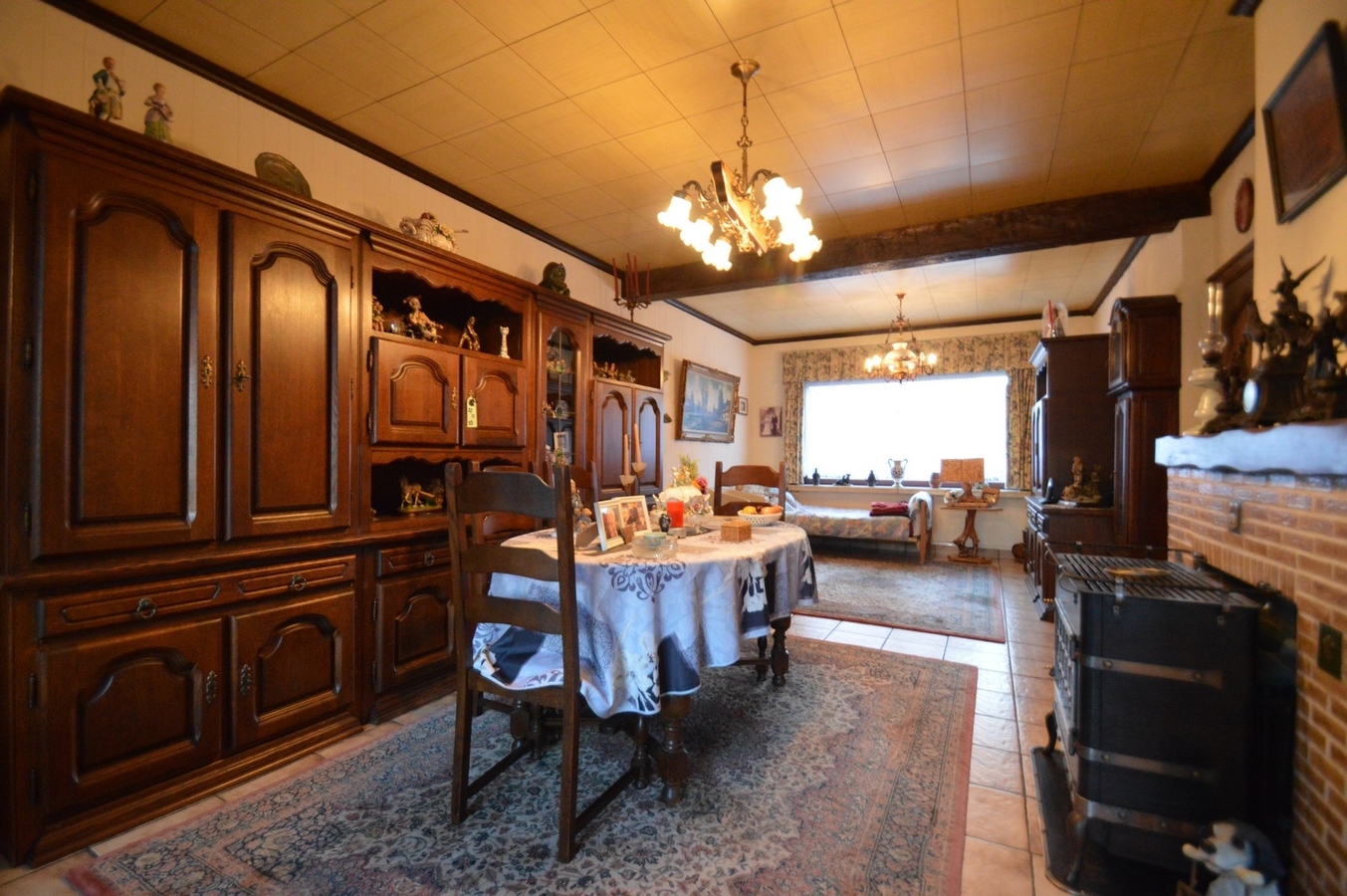 Volumineuze, te renoveren woning met garage - Heist 