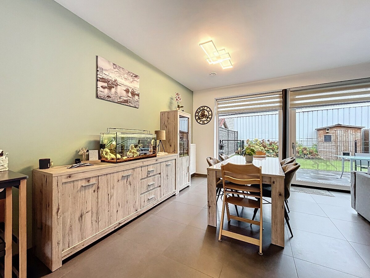 Recente (2017) gezinswoning met garage en tuin te Borsbeke 