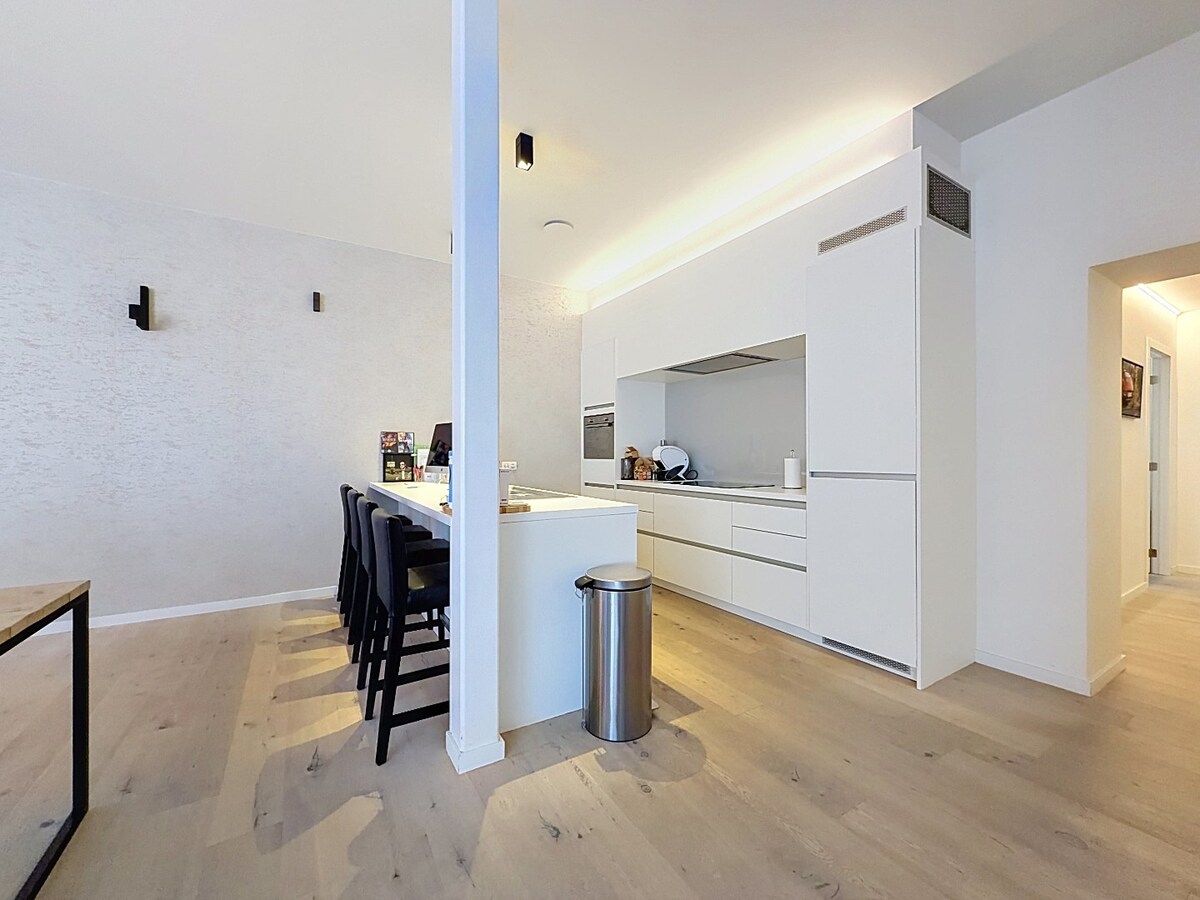 Luxueuze loft met ZW-terras en garage te centrum Aalst 