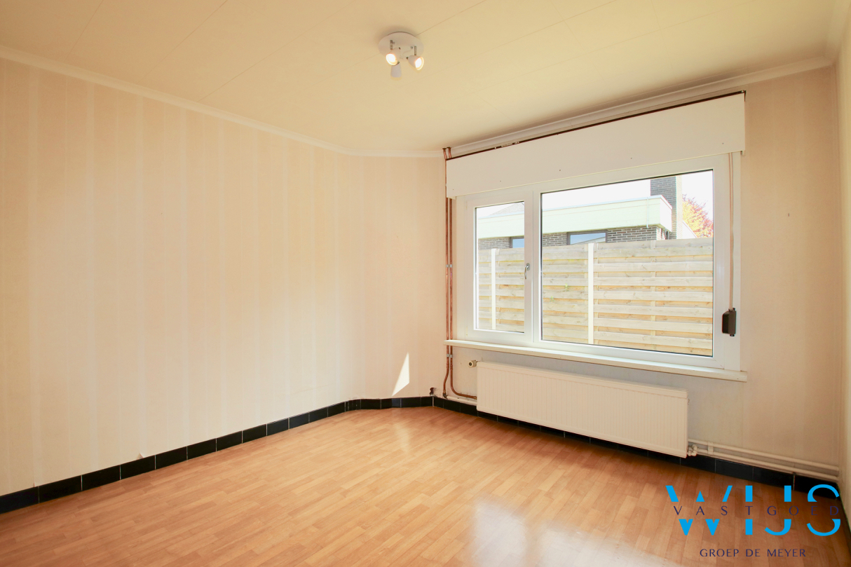 Ruime bungalow met bijgebouw op een ideale locatie in Assenede ! 