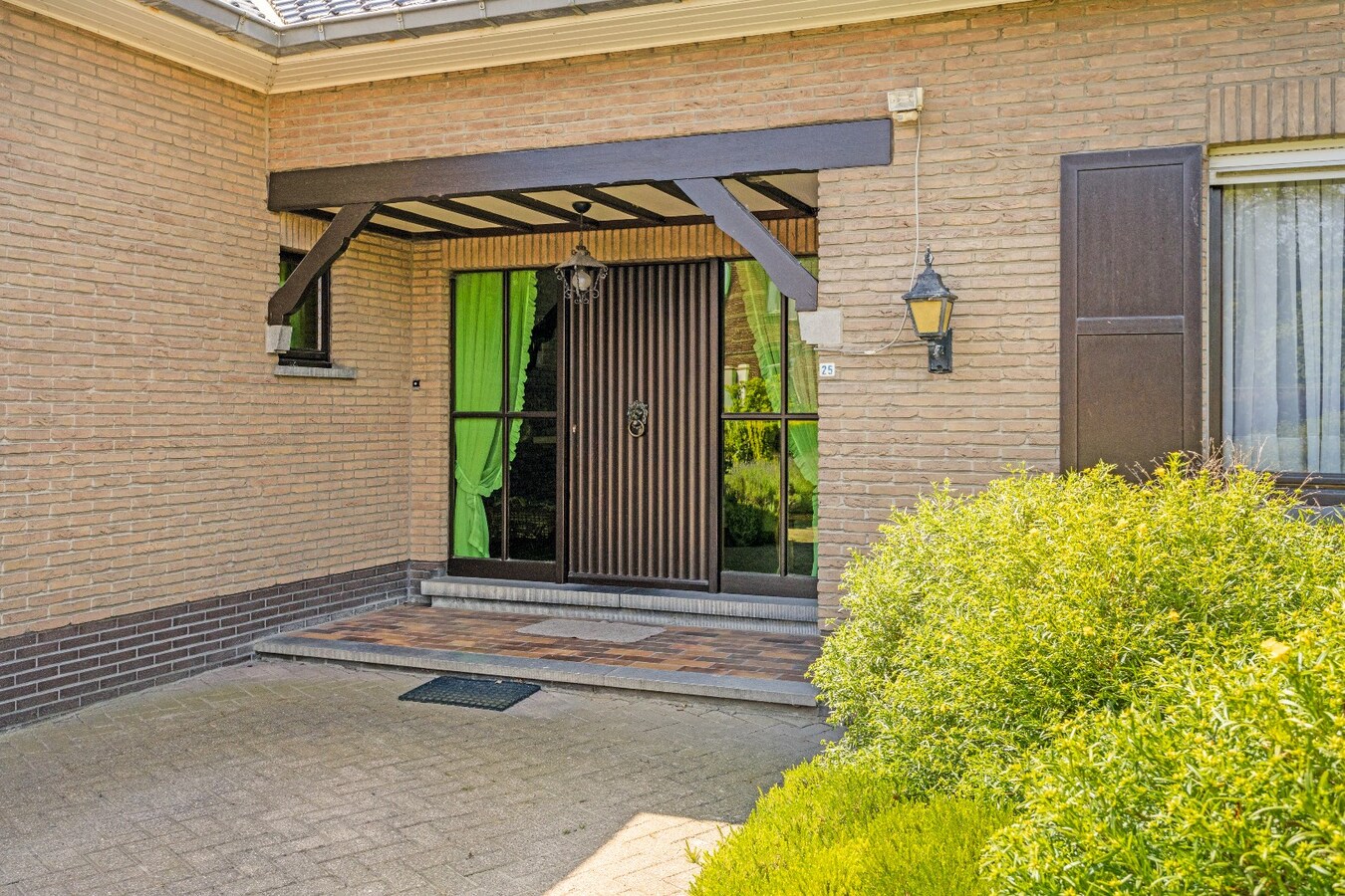 Prachtig gelegen woning met drie slaapkamers in Mullem 