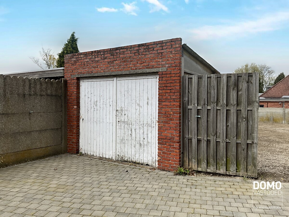 WONING MET TUIN, GARAGE EN 3 SLAAPKAMERS IN HET CENTRUM VAN KERMT 