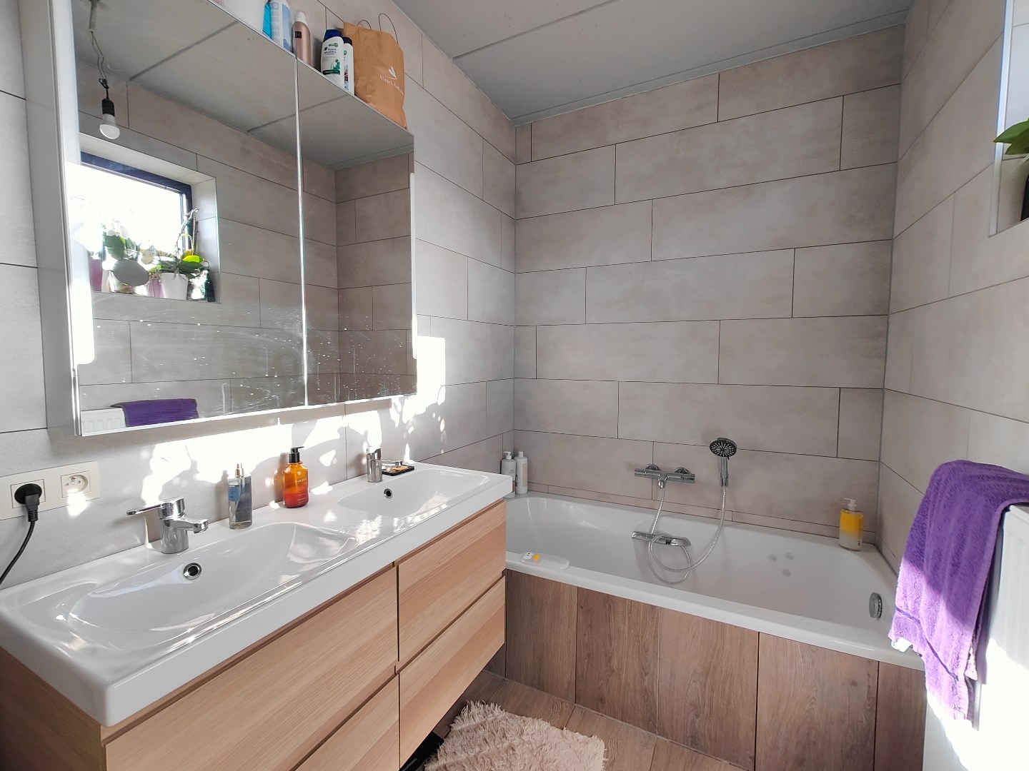 Recent appartement op het 1e verdiep met ruim terras en garage 