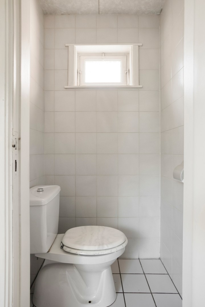 Te renoveren gezinswoning met 3 slpk. en ruime garage in Geel 