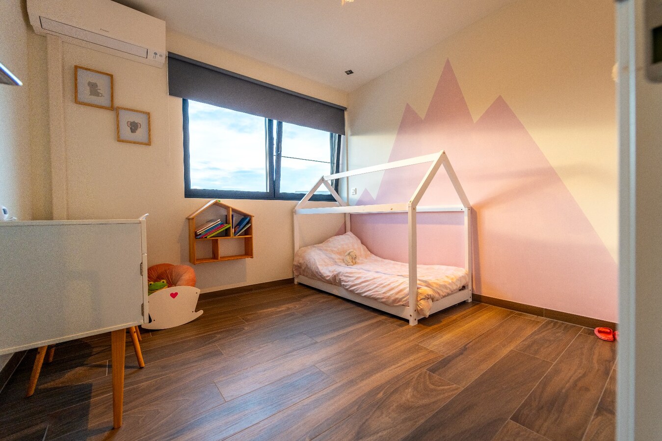 Prachtige villa met tuin, terras &amp; garage in Hasselt - 3 slaapkamers, bouwjaar 2019. 