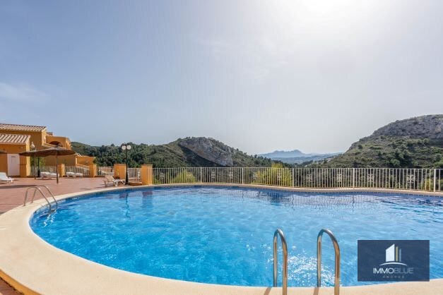 Appartement ensoleillé avec deux chambres à Cumbre del Sol. 