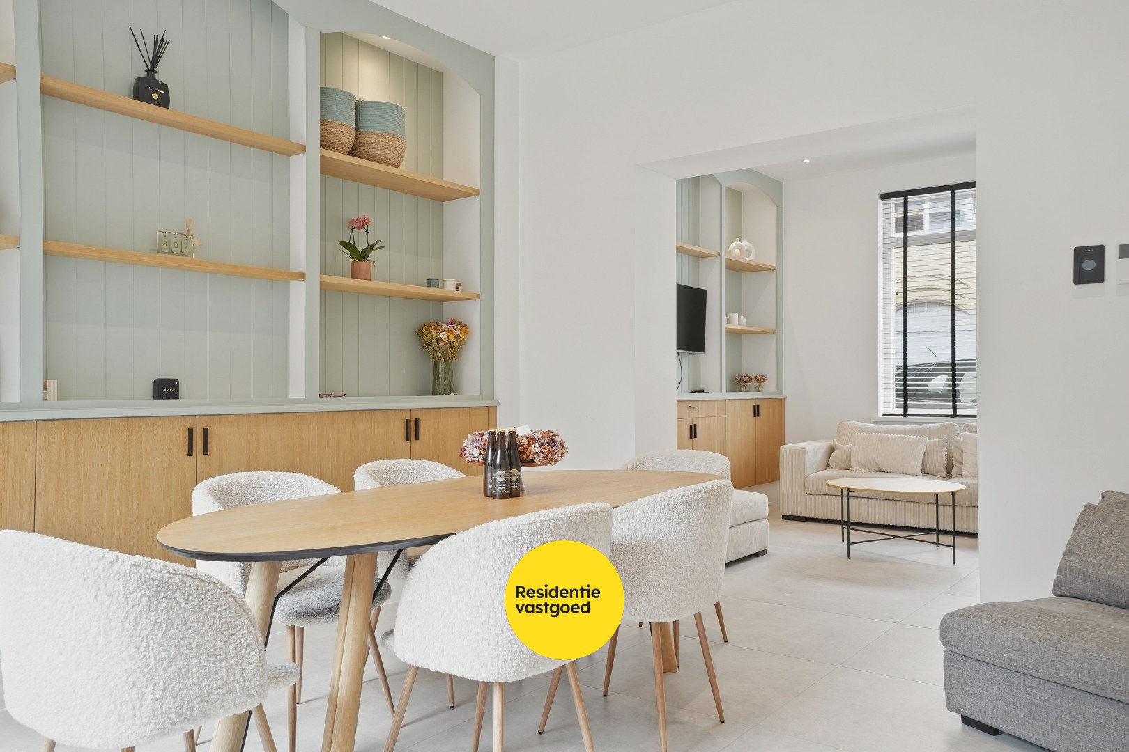 Subliem gerenoveerde herenwoning met 6 slaapkamers inclusief garage in Nieuwpoort-Stad op 135m² 