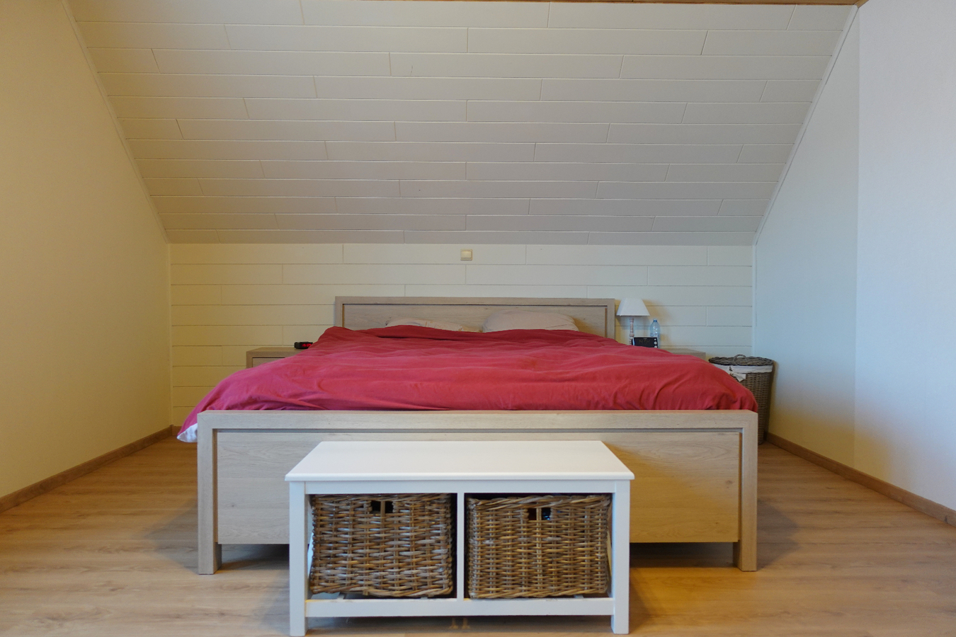 Charmante woning met 2 garages 