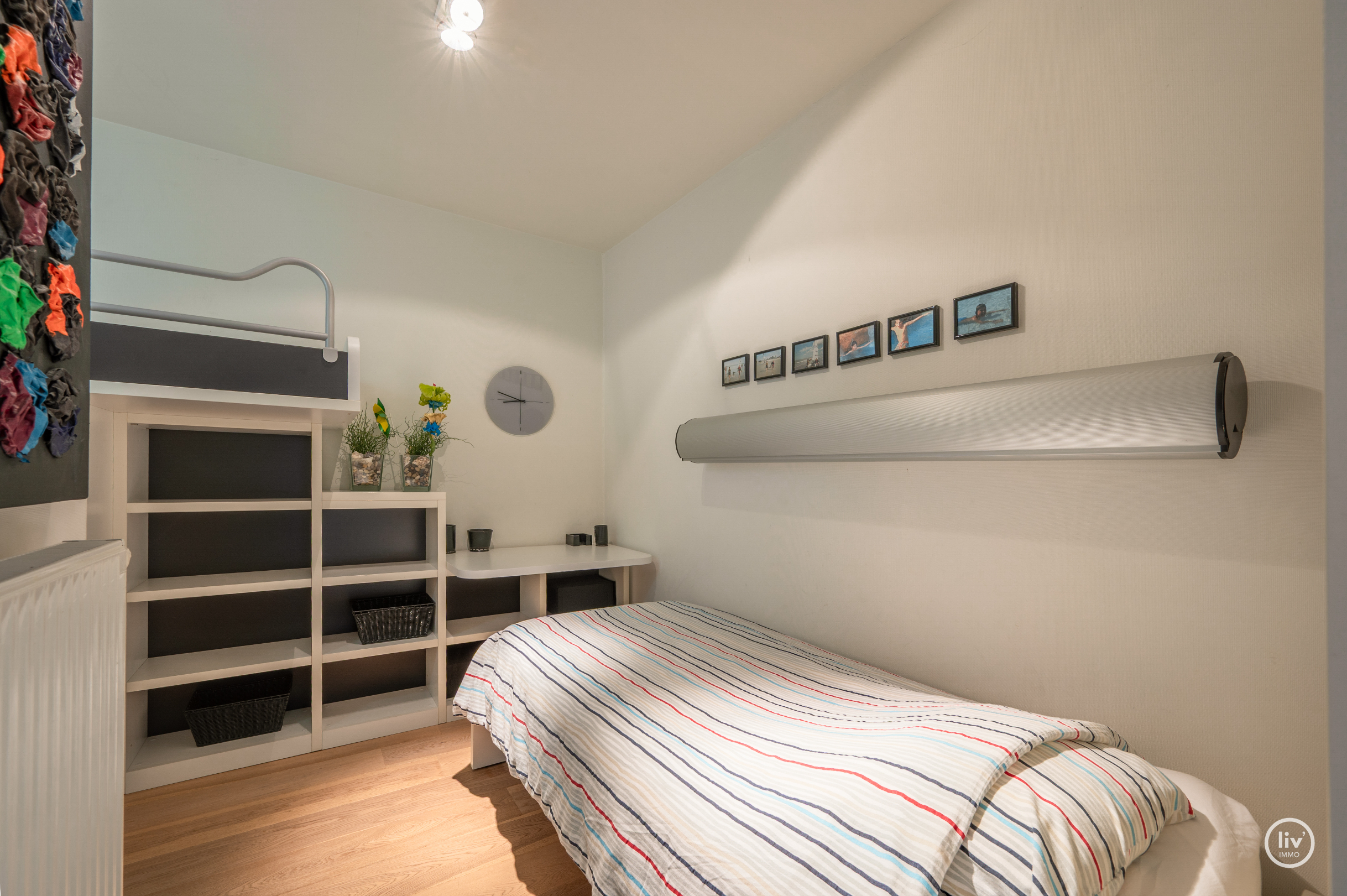 Zeer ruim en zonnig gelijkvloersappartement met 3 slaapkamers, groot zonneterras en mogelijkheid tot aankoop van ruime garage. 