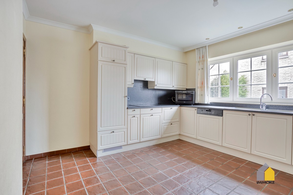 Vrijstaande, statige woning op 7 a 82 ca met 3 slpk en mooie tuin. 