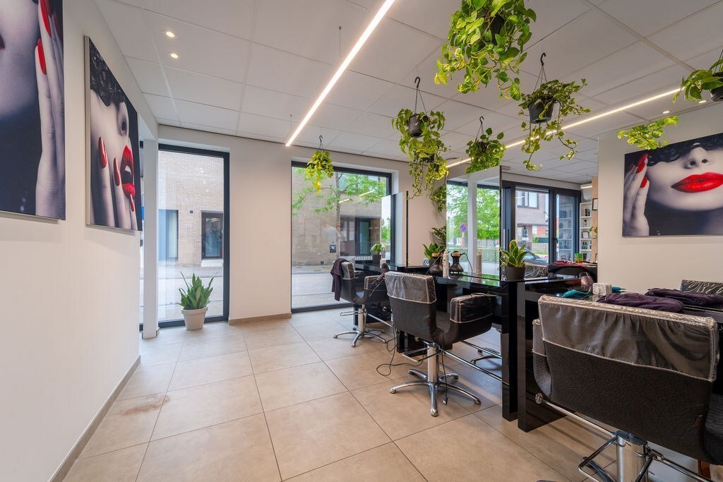 UITSTEKENDE OPBRENGSTENEIGENDOM - MODERNE COMMERCIËLE HANDELSRUIMTE MET BERGING OP TOPLOCATIE NABIJ HASSELT CENTRUM VANAF 295.000 EURO 