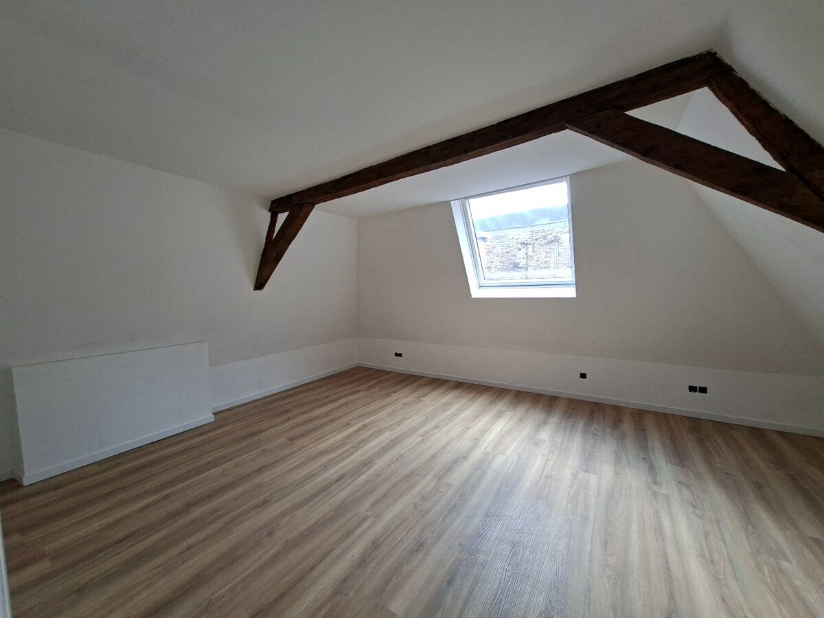 Tournai Coeur Cathédrale bel immeuble mixte 