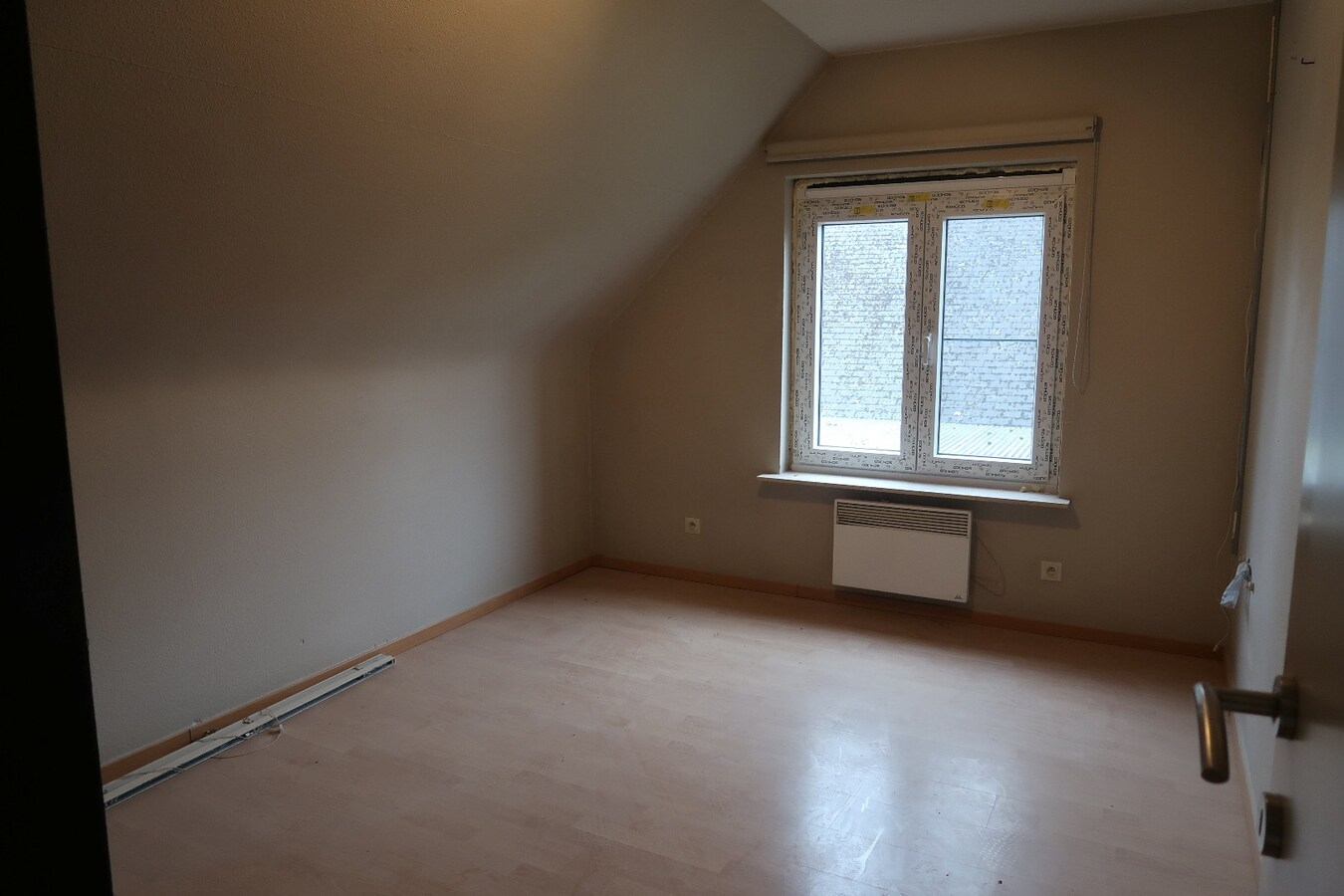 Charmante gerenoveerde woning te huur in Snellegem – 3 slaapkamers, grote tuin &amp; veel extra’s 