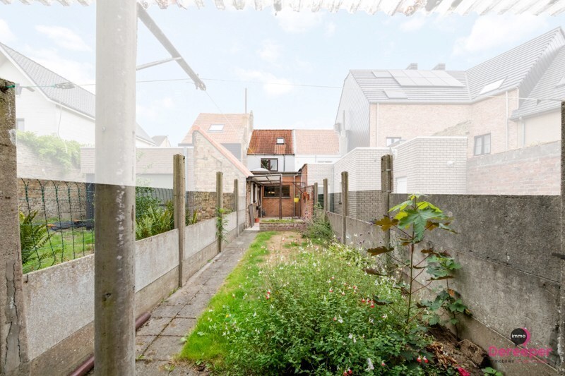 Te renoveren rijwoning op centrale ligging met leuke zuidgerichte tuin 