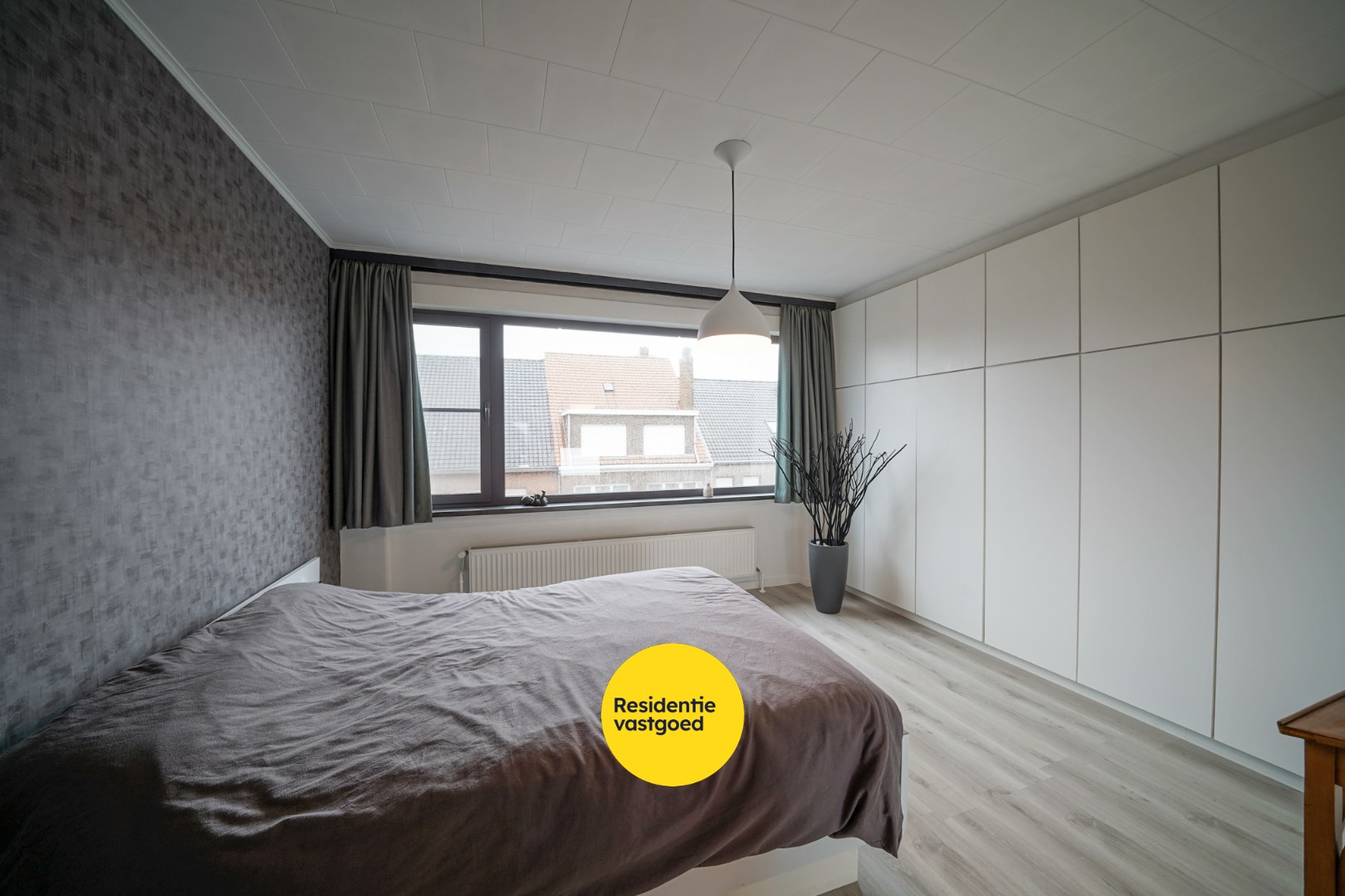 Ruime bel-étage woning met tuin en garage op rustige ligging te Bredene 