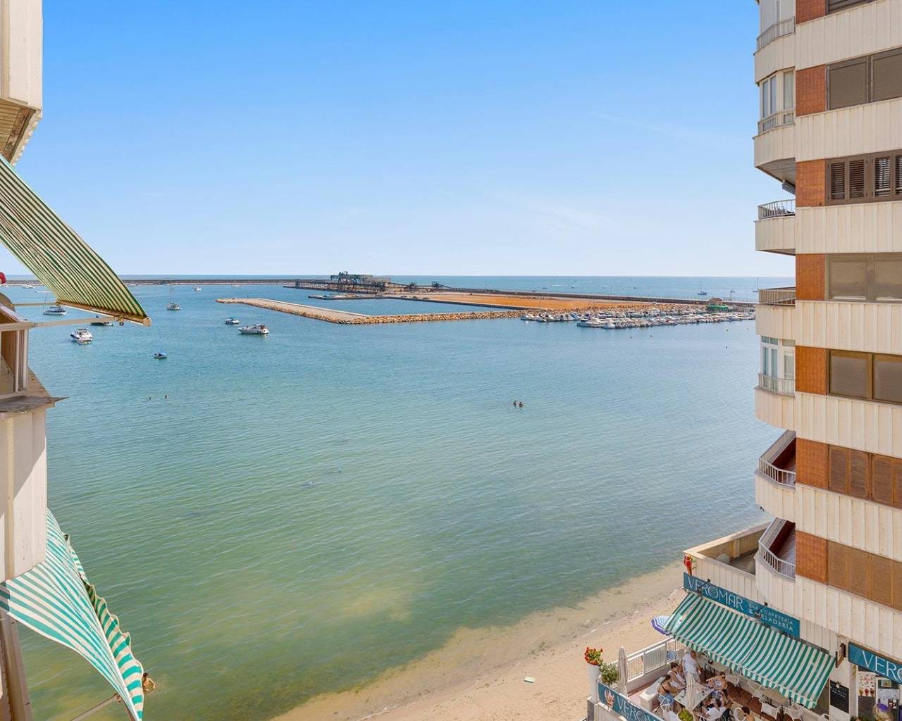 Eindelijk: uw droomappartement pal aan het strand van Torrevieja 
