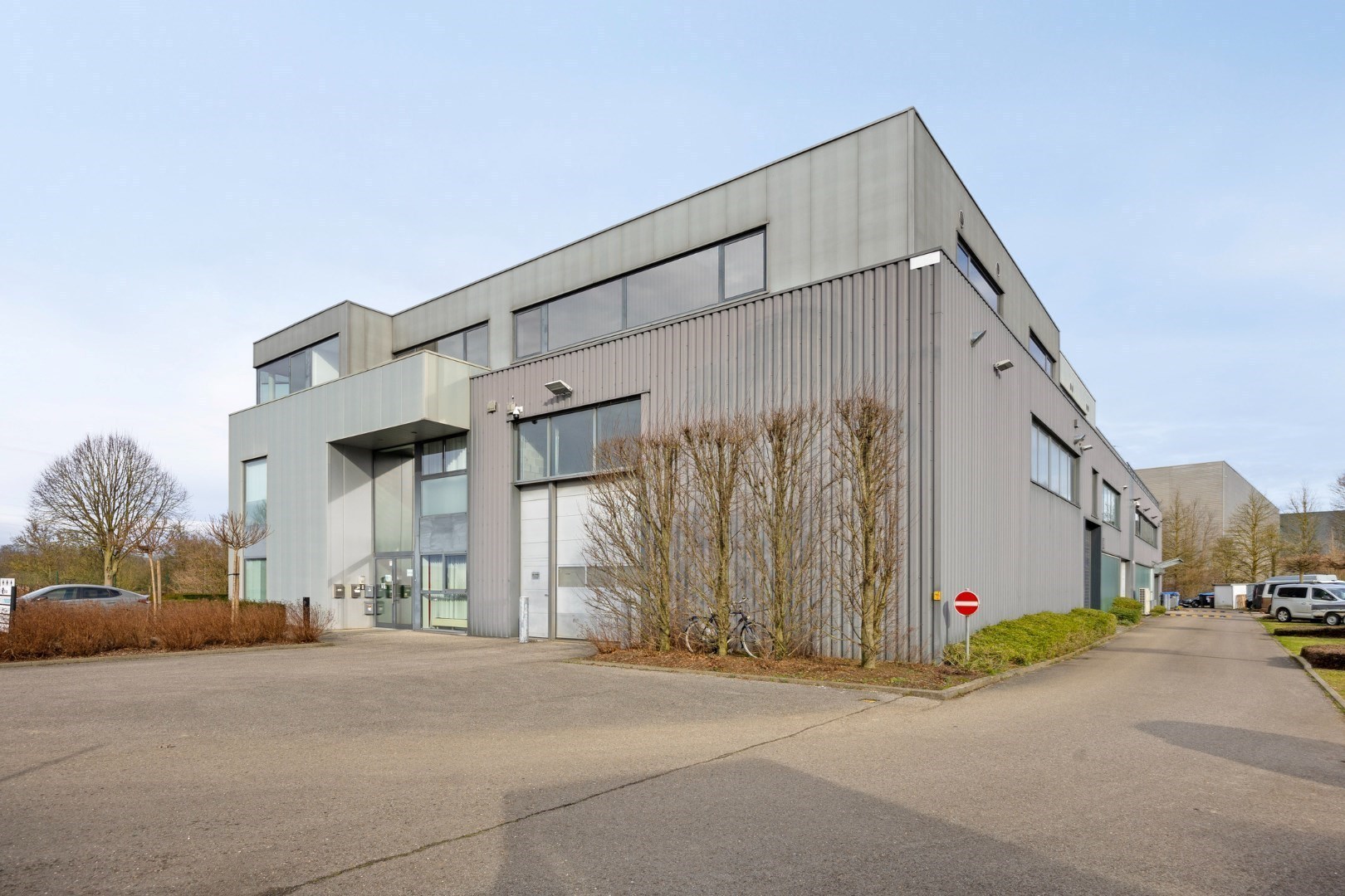 Kantoor te koop in het industriepark te Haasrode/Heverlee met 14 parkings - opp. 626 m² - verkoop van aandelen 