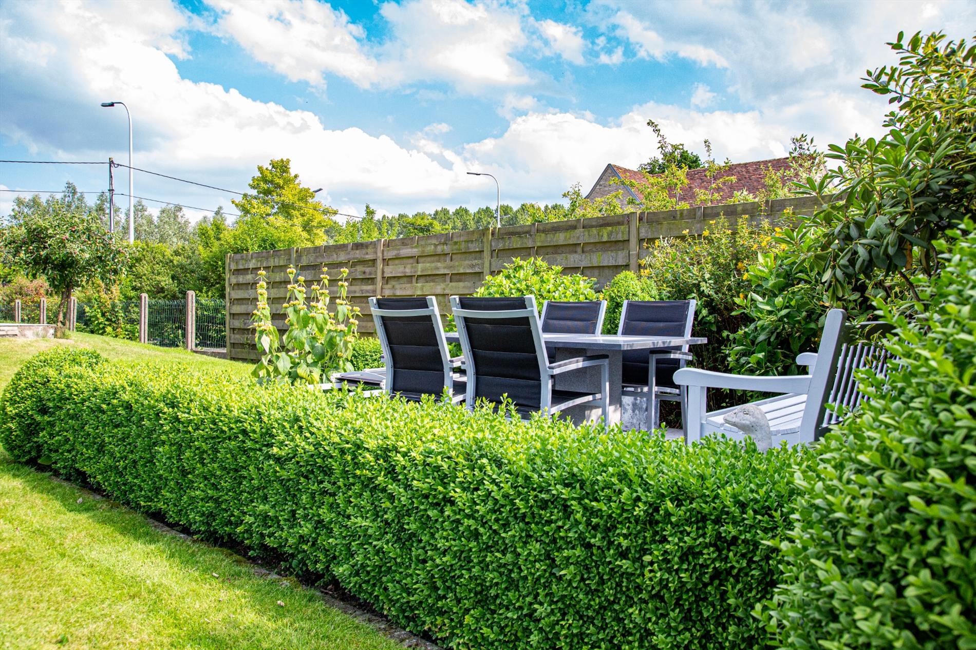 Gerenoveerde woning met 4 slpks én zonnepanelen (met stroomcertificaten!) rustig gelegen te Maldegem 
