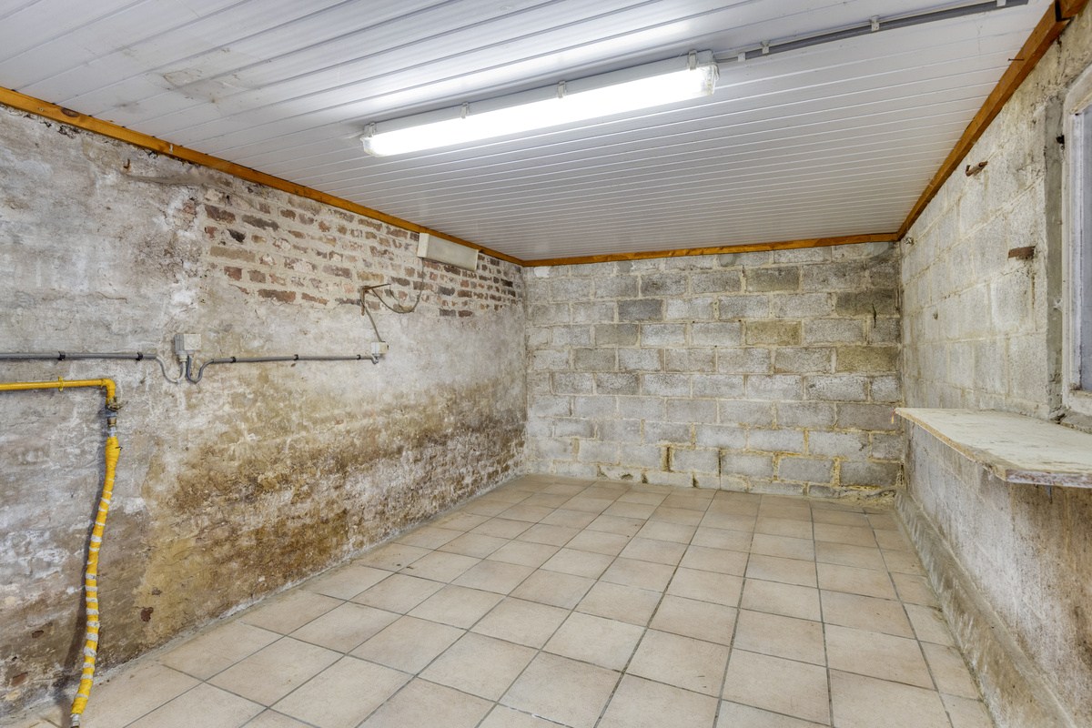 Half open bebouwing (hoeve) met 5 slaapkamers, tuin, terras en zeer ruime garage in Oorbeek (Tienen)! – EPC 730 kWh/m² - bewoonbare opp. 195 m² 