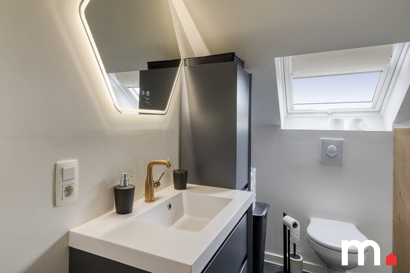 Instapklare woning te Ingelmunster met 3 slaapkamers en uitweg achteraan! 