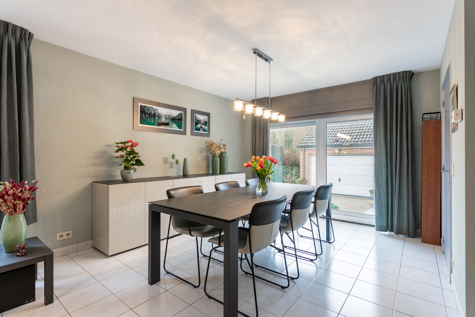 Instapklare woning 3 slpks, garage en ruime tuin (8,8are) 