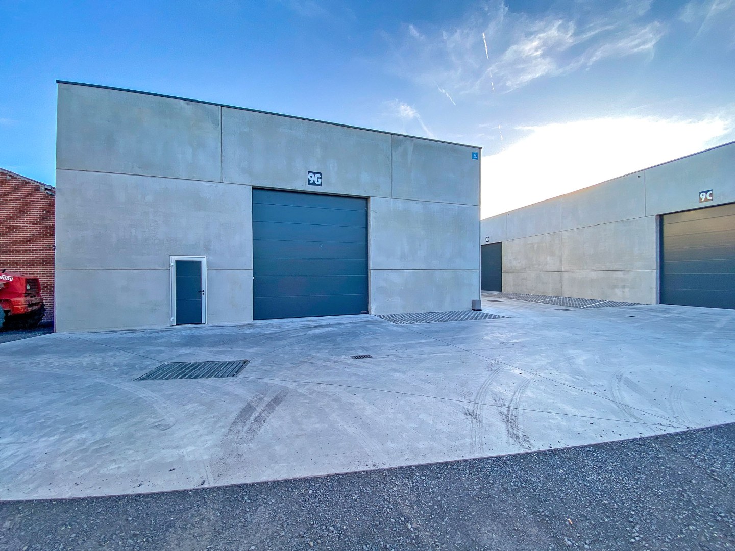 Geïsoleerde nieuwbouwloods 9G (loods 2) (290m²) te huur op een industrie- ambachtzone te Vleteren 