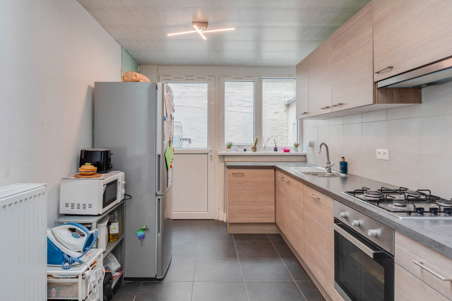 Gerenoveerde rijwoning op centraal maar rustige locatie! 