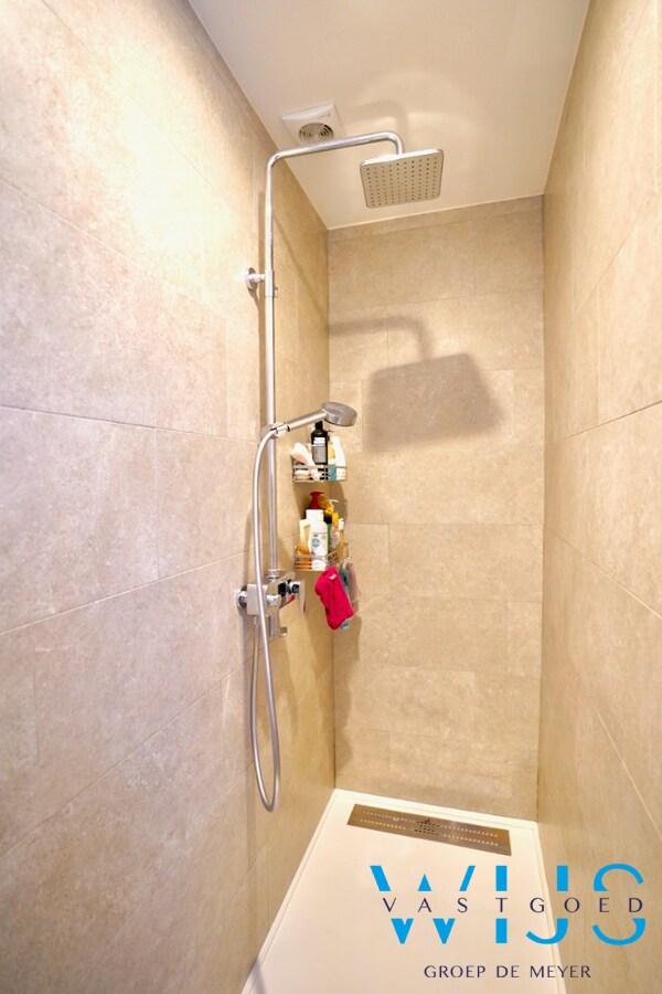 Volledig gerenoveerd woonhuis op 4.734 m² te Maldegem ! 