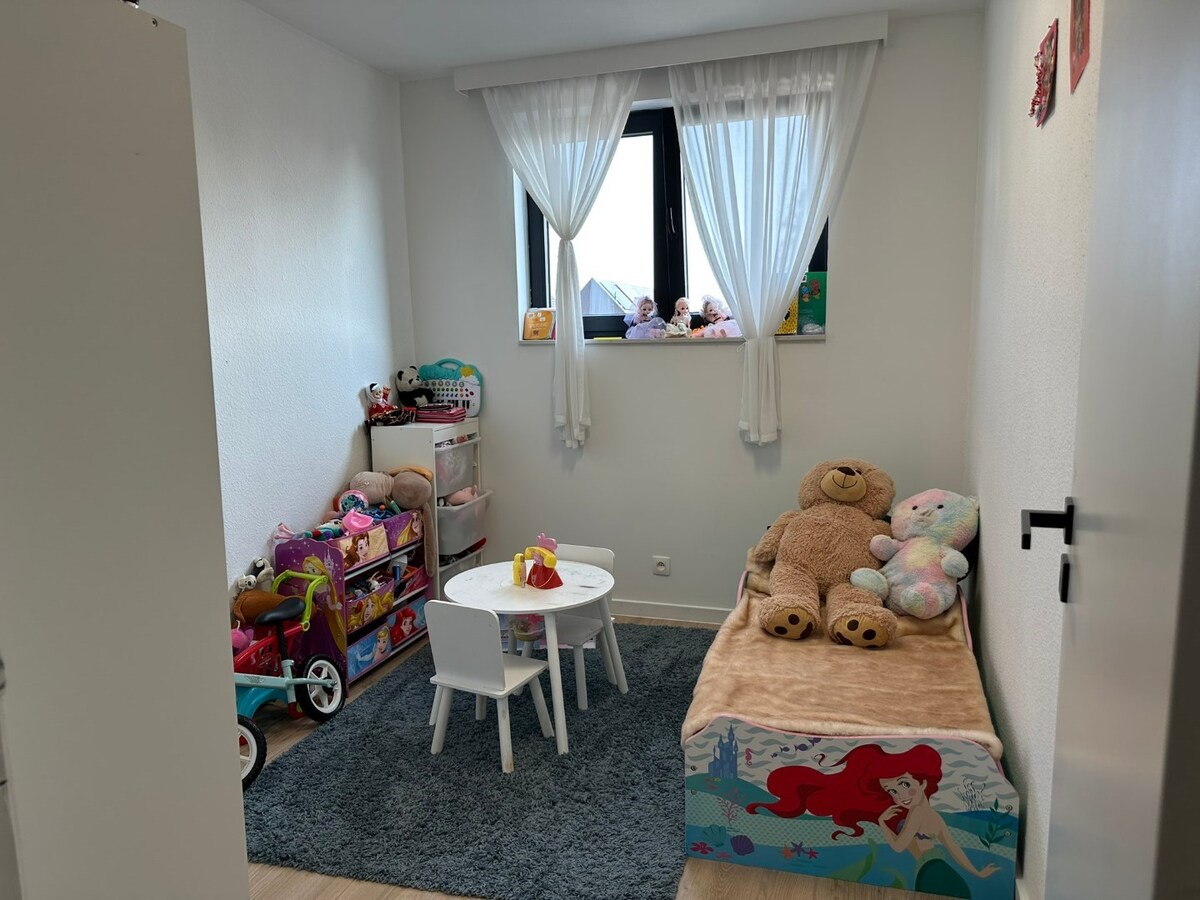 VERNIEUWD   appartement met 3 slaapkamers 